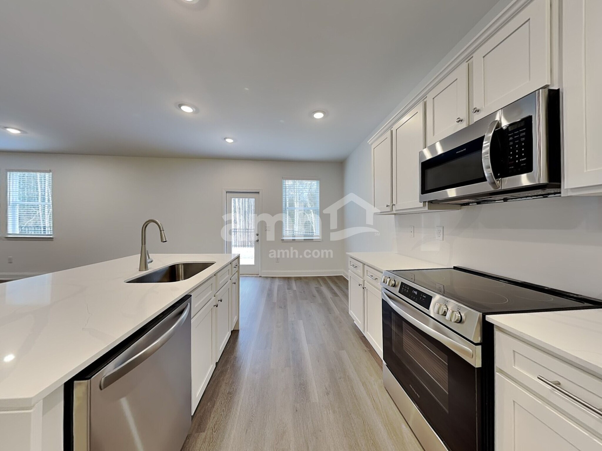 Building Photo - 394 Pointe Dr