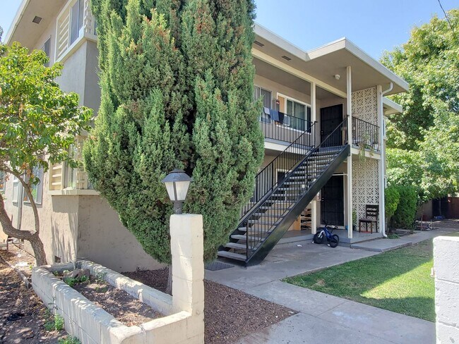 Building Photo - Deborah