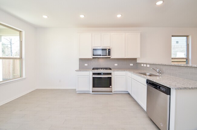 Building Photo - 7919 Royal Palm Dr