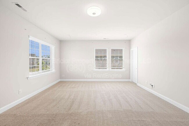 Building Photo - 8608 Lavender Pl