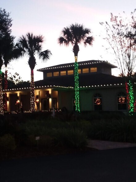 Clubhouse with fitness center - 1135 Sleepy Oak Dr