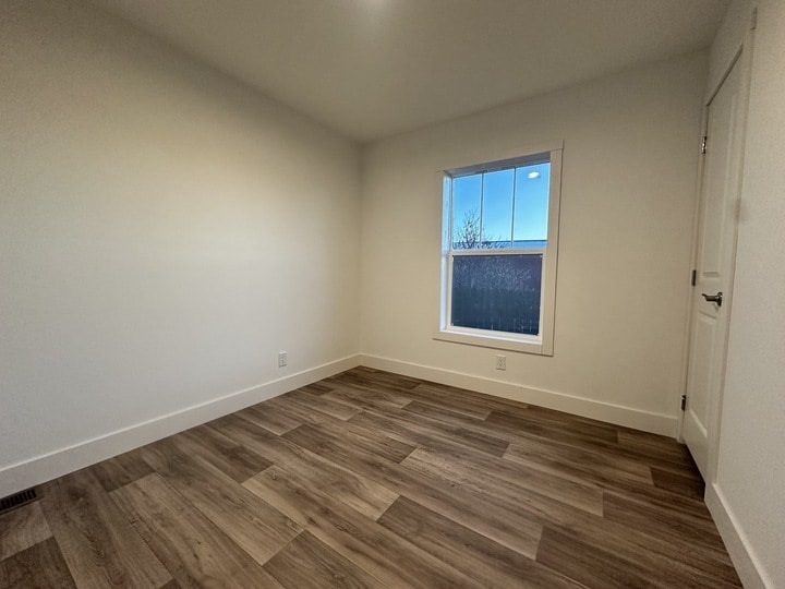 Building Photo - 15 Hartland St N