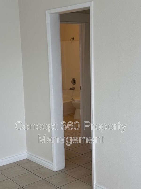 Building Photo - 758 Cerritos Ave