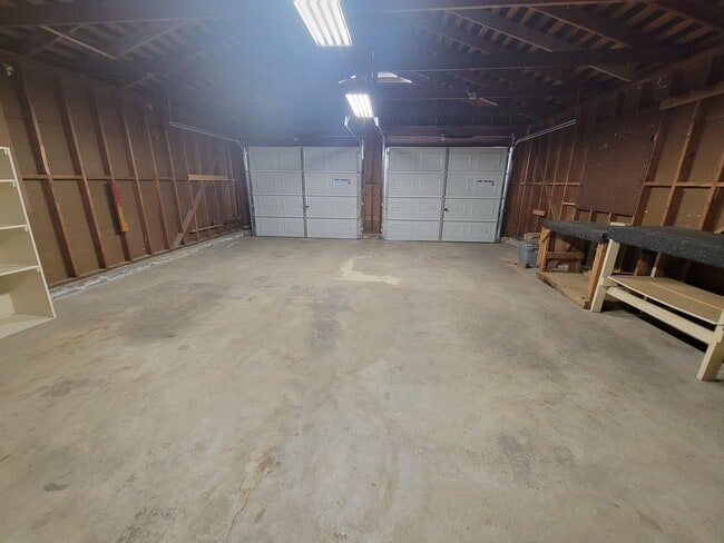 Building Photo - Spacious 3/2 Home Located in the Stanmar c...