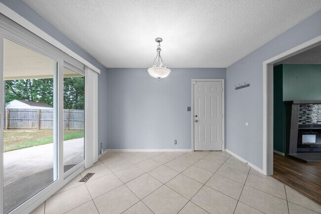 Building Photo - Nice Home on Cul-Du-Sac Large Backyard clo...