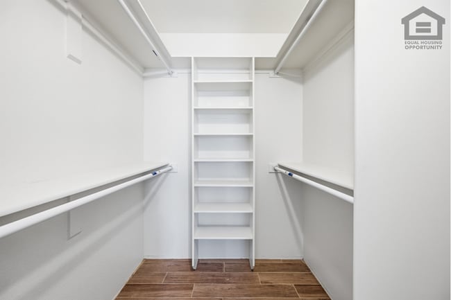 Building Photo - 2Bed/1.5Bath Townhouse at Olive Ave/63rd Ave! Ready for Immediate Move-In!