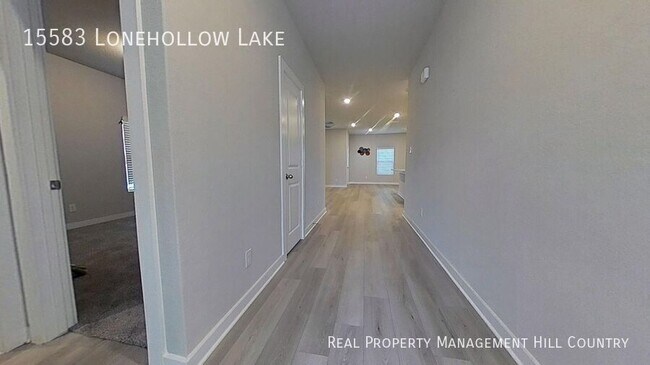 Building Photo - 15583 Lonehollow Lk