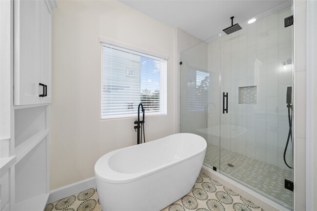 Building Photo - 1411 Bayou St