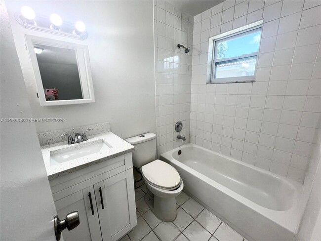 Building Photo - 951 SW 7th St