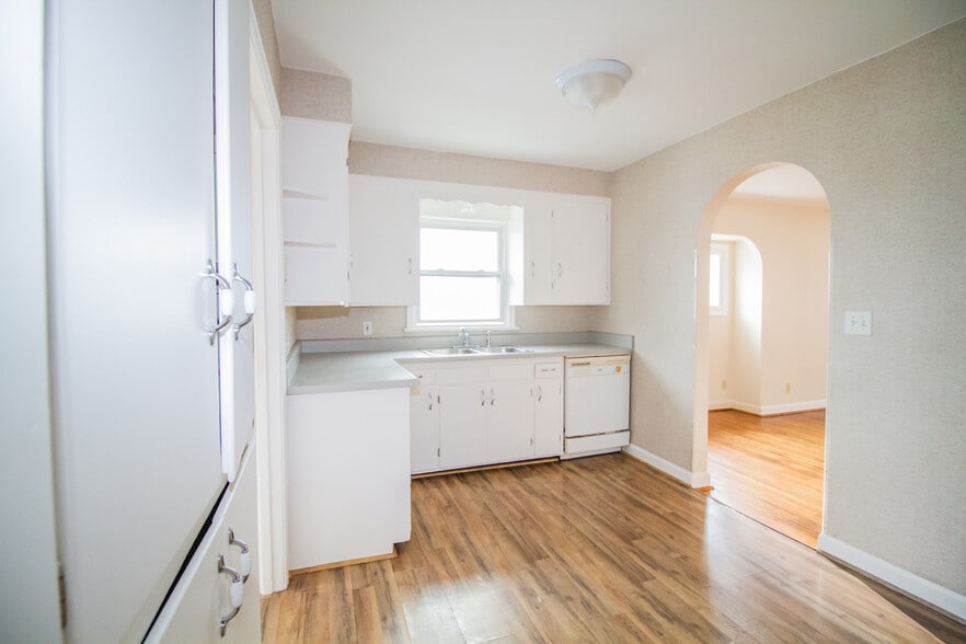 Building Photo - 4220 Caroline Ave