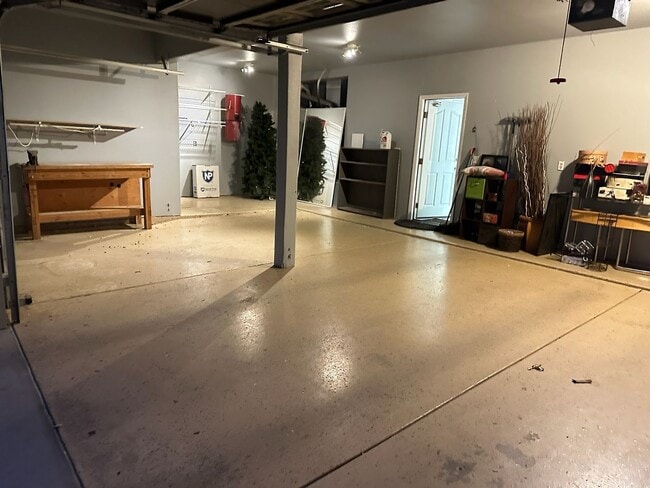 Building Photo - 5701 W Country Ave