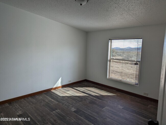 Building Photo - 7875 Loma Ln
