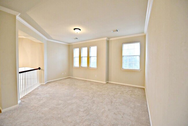 Building Photo - 15520 Interlachen Dr