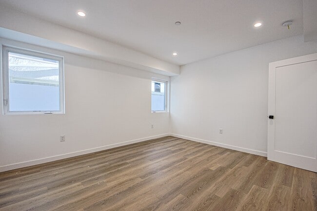 Building Photo - 5235 Satsuma Ave