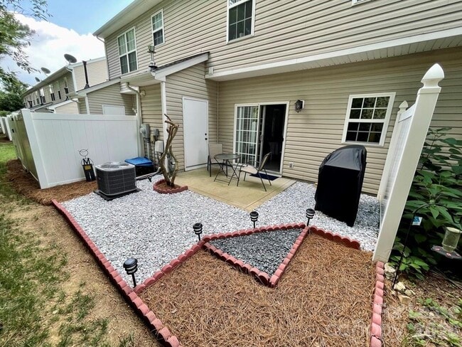 Building Photo - 8049 Stoneham Ct