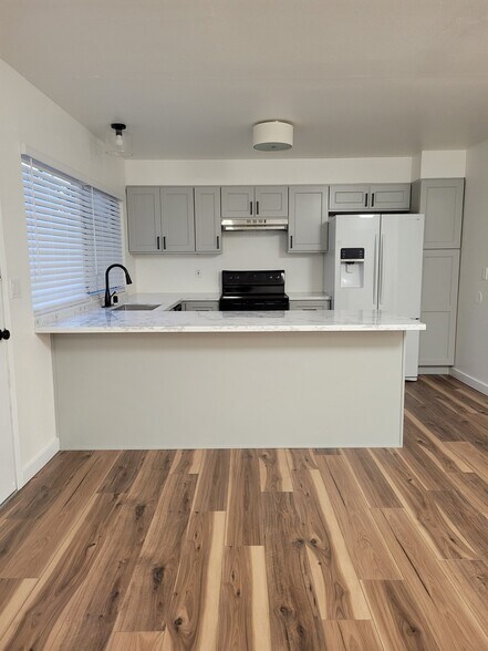 Building Photo - 4655 Bolero Dr