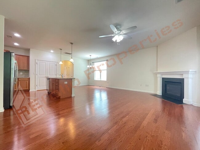 Building Photo - Great Location! 2 Story 3 Bedroom 1 Car-Ga...