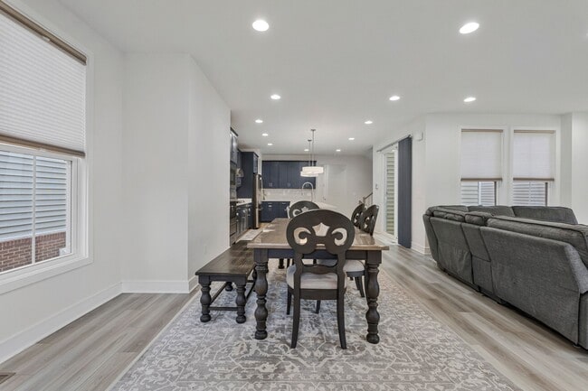 Building Photo - 22956 Aurora Vw Dr