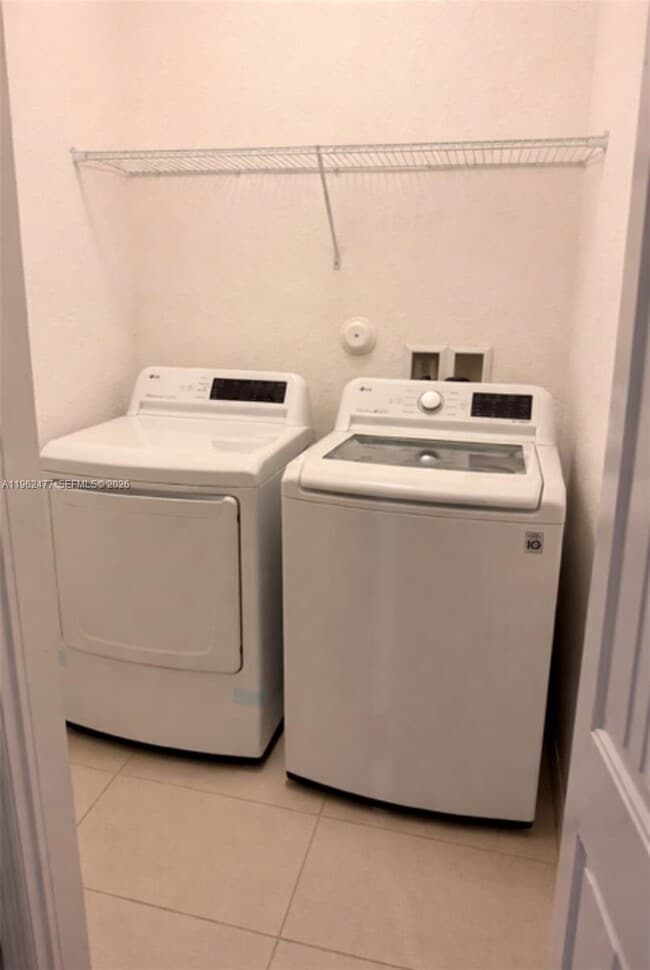 Building Photo - 1040 NW 33rd Ct