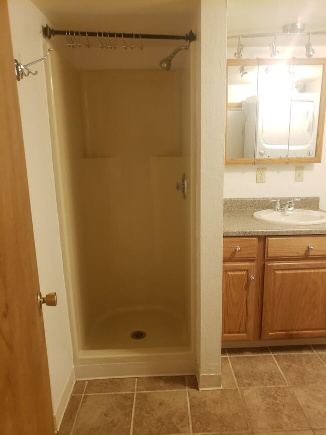 Building Photo - Great 3 bed 2 1/2 bath condo in the Brandy...