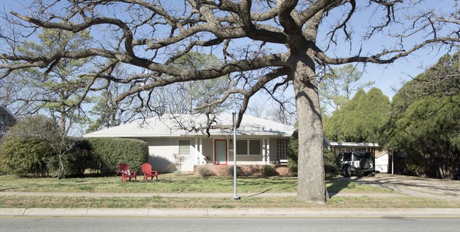 Primary Photo - 2425 N Locust St