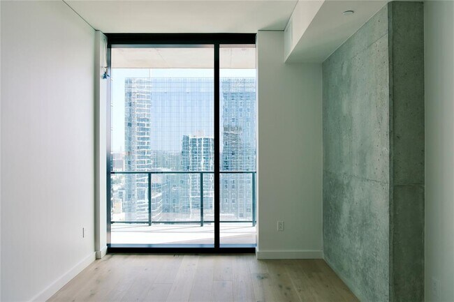 Building Photo - 610 Davis St