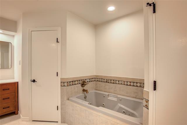 Building Photo - 307 Oakmont Dr