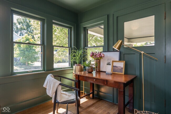 Building Photo - 322 E 37th St