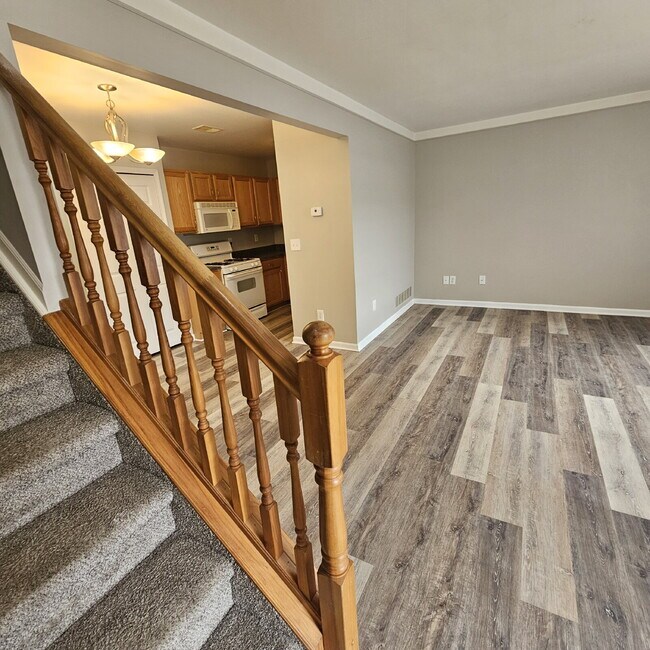 Building Photo - 2 Bedroom, 1.5 Bath Townhouse w/ Garage & Huge Master Bedroom. Full Sized Washer & Dryer In Unit.