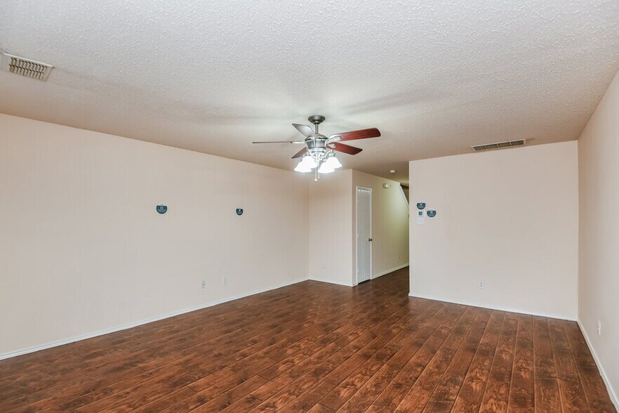 Building Photo - 4852 Waterford Dr