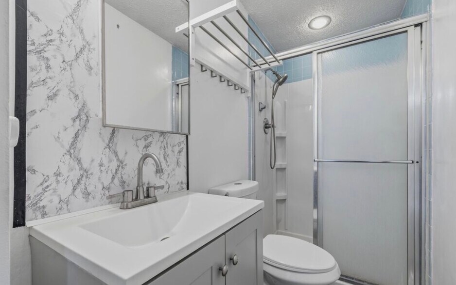 Building Photo - 9505 Thornwood Dr