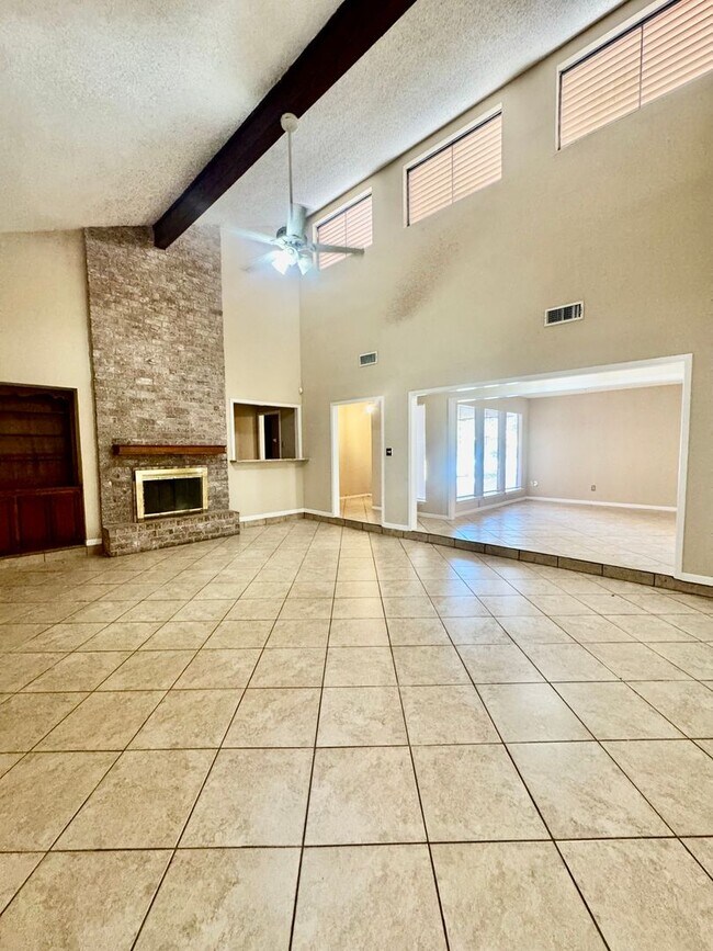 Building Photo - 5909 Golden Canyon Dr