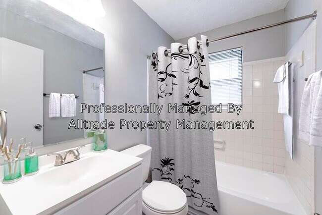 Building Photo - 4518 Beechbrook Rd