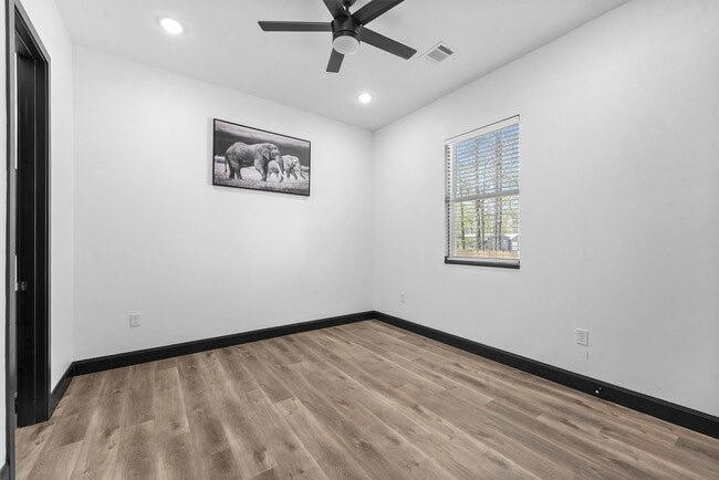 Building Photo - 210 Canary St