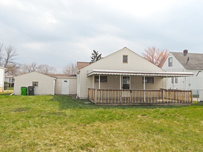 Building Photo - 3 Bed - 1 Bath Ranch for Rent in Bedford |...
