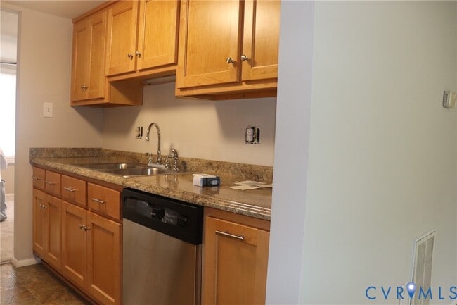 Building Photo - 8102 Clovertree Ct