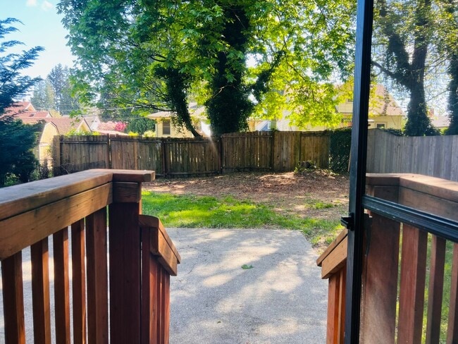 Building Photo - Eastside Olympia/ Must See! Available Now-2bd 1bath