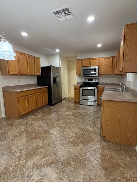 Building Photo - 11402 W Hutton Dr