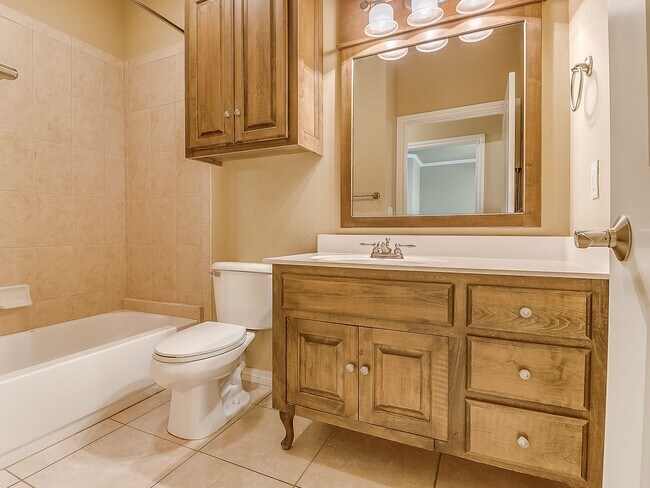 Building Photo - Spacious Edmond Gem with Bonus Room & Cove...
