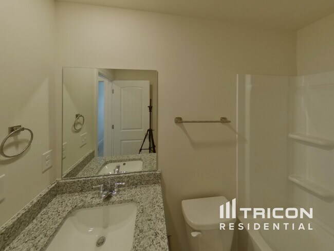 Building Photo - 3427 Quintana Dr