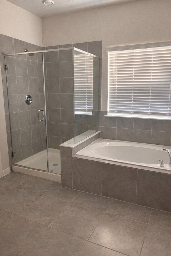 Building Photo - 4819 Bluestem Dr