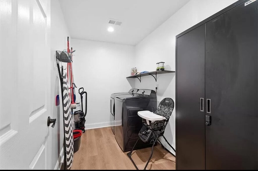 Building Photo - 22 Deer Path