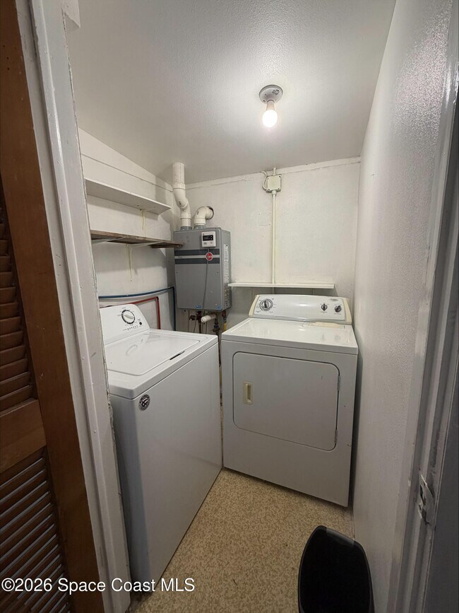 Building Photo - 583 Gardenia Cir