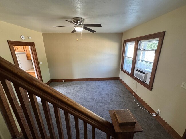 Building Photo - 2 Bed, 1 Bath Townhome Across from Stephen...