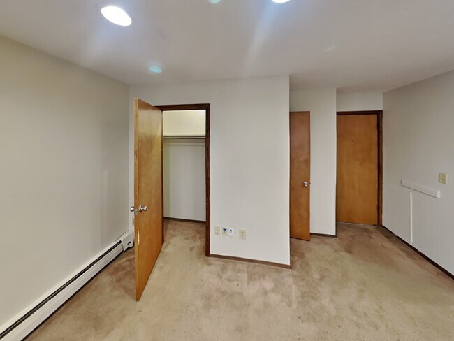 Building Photo - 49 E 14th Ave