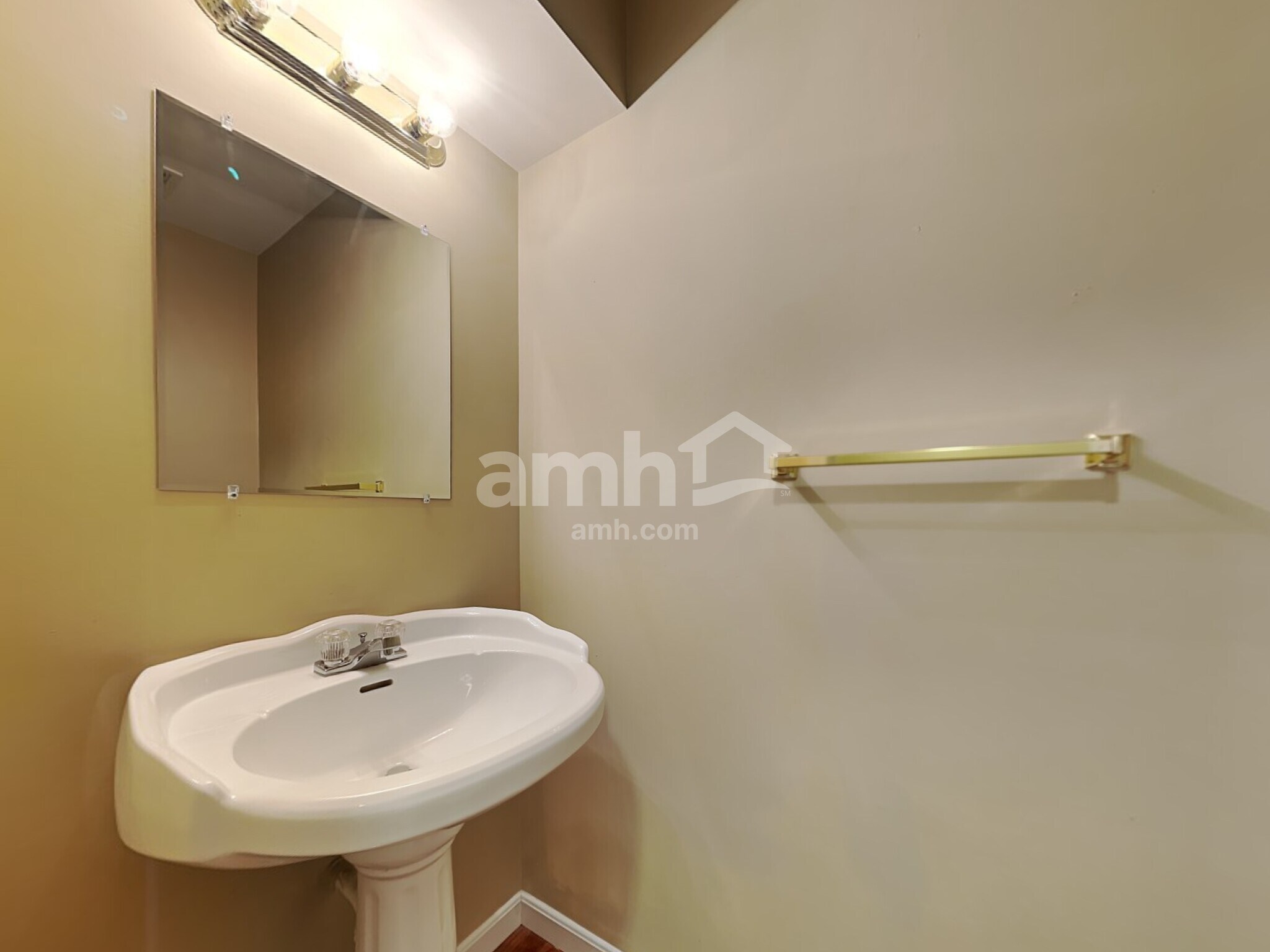 Building Photo - 15 Whispering Woods Ln