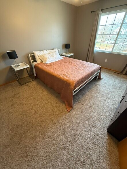 Master with walk-in closet - 3006 SW Glenbrooke Blvd