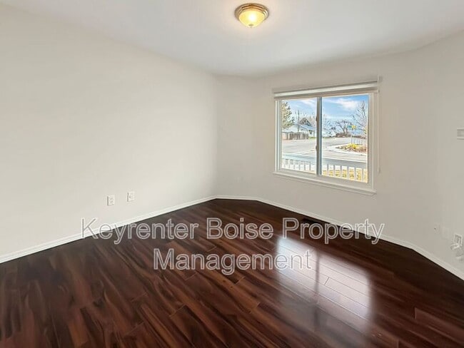 Building Photo - 2807 Mink Pl