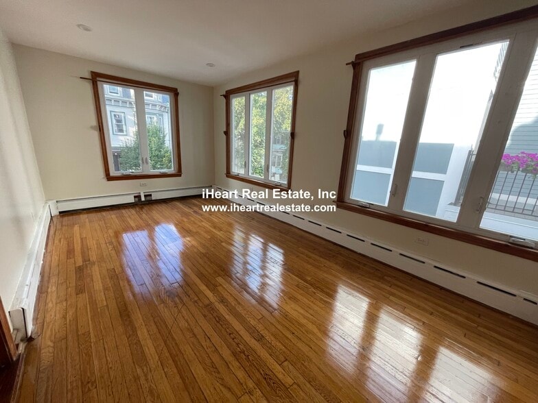 Building Photo - 338 K St