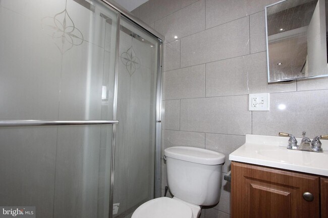 Building Photo - 1535 K St SE